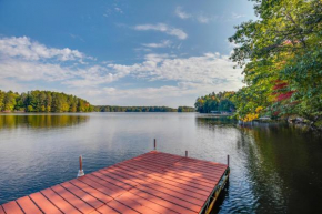 Rhinelander Chain of Lakes Home with River Dock!
